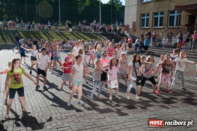 Zdjęcie w galerii na portalu naszraciborz.pl: Było nadzwyczajnie! Szkoła Podstawowa nr 18 zaprosiła na rodzinny festyn z okazji Dnia Dziecka wiadomości z regionu