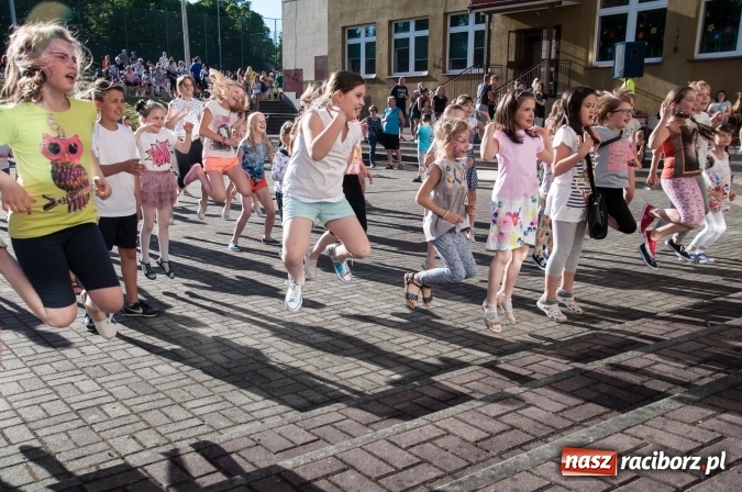 Zdjęcie w galerii na portalu naszraciborz.pl: Było nadzwyczajnie! Szkoła Podstawowa nr 18 zaprosiła na rodzinny festyn z okazji Dnia Dziecka wiadomości z regionu