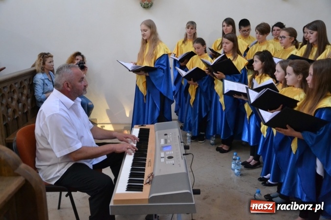 Zdjęcie w galerii na portalu naszraciborz.pl: Chór Bel Canto zaśpiewał w kaplicy zamkowej  wiadomości z regionu