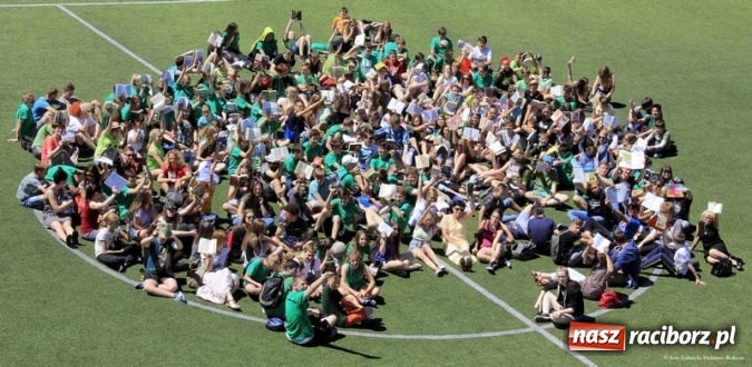 Zdjęcie w galerii na portalu naszraciborz.pl: Szkoła Podstawowa nr 4 i Gimnazjum nr 1 razem na rzecz czytelnictwa  wiadomości z regionu