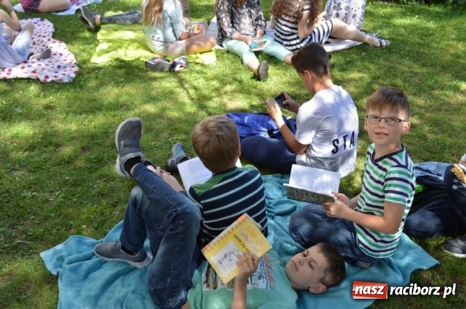 Zdjęcie w galerii na portalu naszraciborz.pl: Szkoła Podstawowa nr 4 i Gimnazjum nr 1 razem na rzecz czytelnictwa  wiadomości z regionu