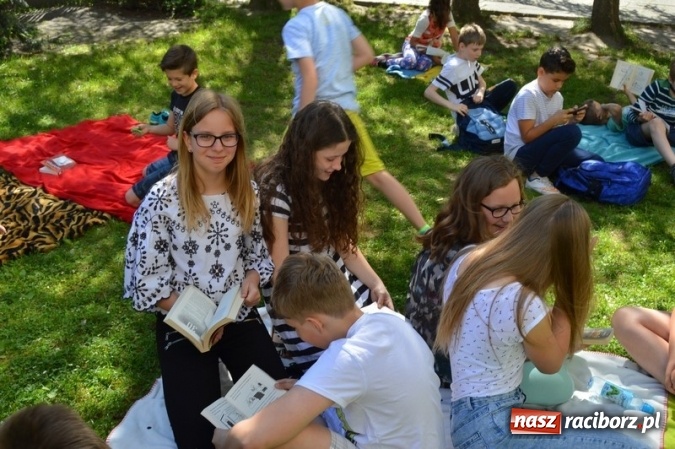 Zdjęcie w galerii na portalu naszraciborz.pl: Szkoła Podstawowa nr 4 i Gimnazjum nr 1 razem na rzecz czytelnictwa  wiadomości z regionu