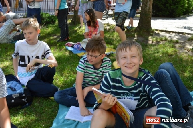 Zdjęcie w galerii na portalu naszraciborz.pl: Szkoła Podstawowa nr 4 i Gimnazjum nr 1 razem na rzecz czytelnictwa  wiadomości z regionu