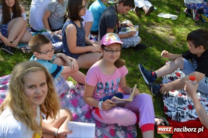 Zdjęcie w galerii na portalu naszraciborz.pl: Szkoła Podstawowa nr 4 i Gimnazjum nr 1 razem na rzecz czytelnictwa  wiadomości z regionu