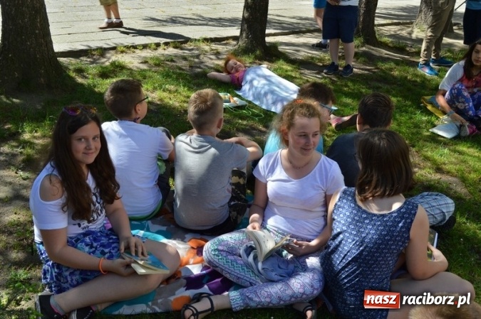 Zdjęcie w galerii na portalu naszraciborz.pl: Szkoła Podstawowa nr 4 i Gimnazjum nr 1 razem na rzecz czytelnictwa  wiadomości z regionu