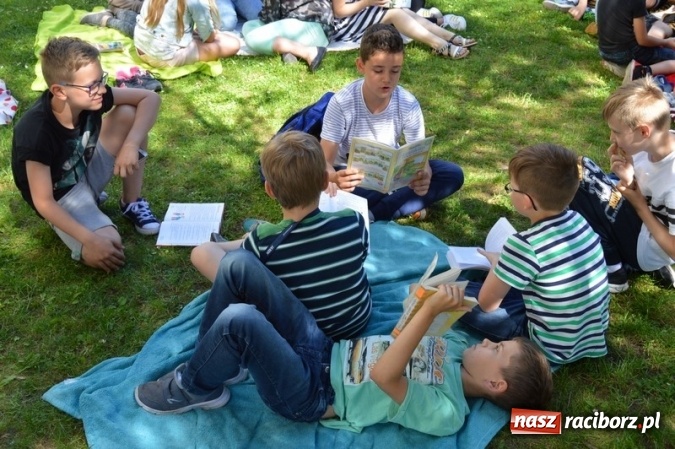 Zdjęcie w galerii na portalu naszraciborz.pl: Szkoła Podstawowa nr 4 i Gimnazjum nr 1 razem na rzecz czytelnictwa  wiadomości z regionu