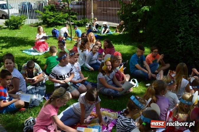 Zdjęcie w galerii na portalu naszraciborz.pl: Szkoła Podstawowa nr 4 i Gimnazjum nr 1 razem na rzecz czytelnictwa  wiadomości z regionu