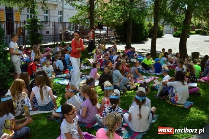 Zdjęcie w galerii na portalu naszraciborz.pl: Szkoła Podstawowa nr 4 i Gimnazjum nr 1 razem na rzecz czytelnictwa  wiadomości z regionu