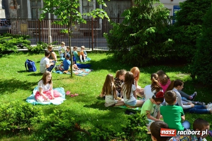 Zdjęcie w galerii na portalu naszraciborz.pl: Szkoła Podstawowa nr 4 i Gimnazjum nr 1 razem na rzecz czytelnictwa  wiadomości z regionu