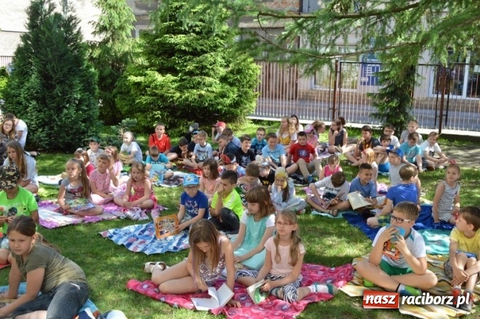 Zdjęcie w galerii na portalu naszraciborz.pl: Szkoła Podstawowa nr 4 i Gimnazjum nr 1 razem na rzecz czytelnictwa  wiadomości z regionu