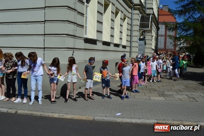 Zdjęcie w galerii na portalu naszraciborz.pl: Szkoła Podstawowa nr 4 i Gimnazjum nr 1 razem na rzecz czytelnictwa  wiadomości z regionu
