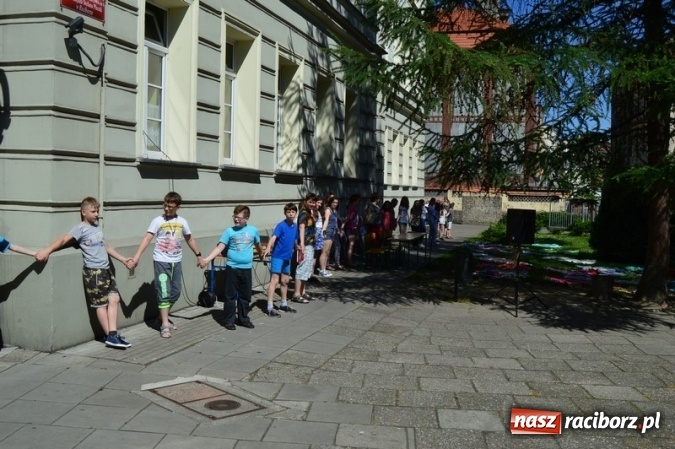 Zdjęcie w galerii na portalu naszraciborz.pl: Szkoła Podstawowa nr 4 i Gimnazjum nr 1 razem na rzecz czytelnictwa  wiadomości z regionu