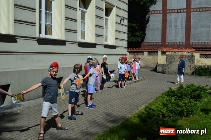 Zdjęcie w galerii na portalu naszraciborz.pl: Szkoła Podstawowa nr 4 i Gimnazjum nr 1 razem na rzecz czytelnictwa  wiadomości z regionu