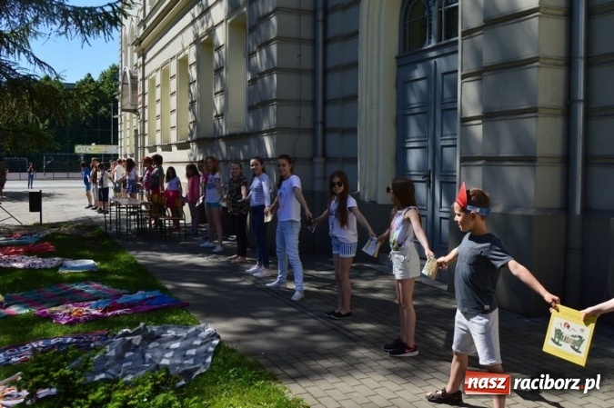 Zdjęcie w galerii na portalu naszraciborz.pl: Szkoła Podstawowa nr 4 i Gimnazjum nr 1 razem na rzecz czytelnictwa  wiadomości z regionu