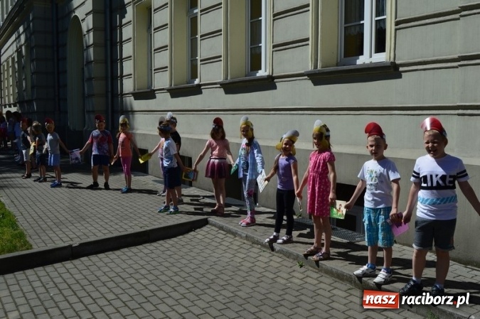 Zdjęcie w galerii na portalu naszraciborz.pl: Szkoła Podstawowa nr 4 i Gimnazjum nr 1 razem na rzecz czytelnictwa  wiadomości z regionu