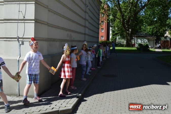 Zdjęcie w galerii na portalu naszraciborz.pl: Szkoła Podstawowa nr 4 i Gimnazjum nr 1 razem na rzecz czytelnictwa  wiadomości z regionu