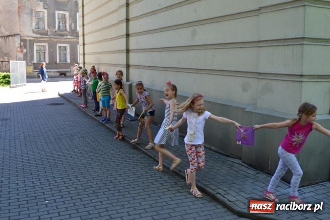 Zdjęcie w galerii na portalu naszraciborz.pl: Szkoła Podstawowa nr 4 i Gimnazjum nr 1 razem na rzecz czytelnictwa  wiadomości z regionu