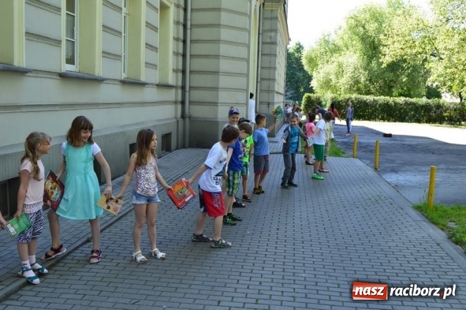 Zdjęcie w galerii na portalu naszraciborz.pl: Szkoła Podstawowa nr 4 i Gimnazjum nr 1 razem na rzecz czytelnictwa  wiadomości z regionu