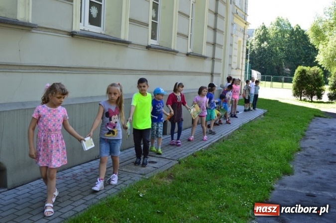 Zdjęcie w galerii na portalu naszraciborz.pl: Szkoła Podstawowa nr 4 i Gimnazjum nr 1 razem na rzecz czytelnictwa  wiadomości z regionu