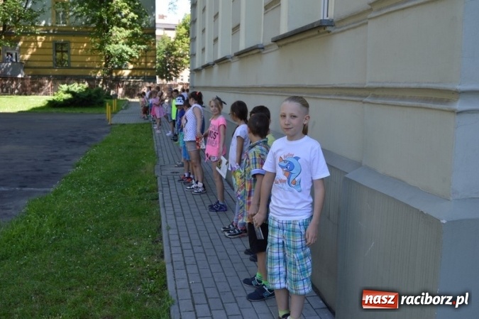 Zdjęcie w galerii na portalu naszraciborz.pl: Szkoła Podstawowa nr 4 i Gimnazjum nr 1 razem na rzecz czytelnictwa  wiadomości z regionu