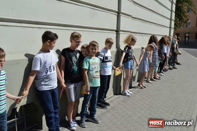 Zdjęcie w galerii na portalu naszraciborz.pl: Szkoła Podstawowa nr 4 i Gimnazjum nr 1 razem na rzecz czytelnictwa  wiadomości z regionu