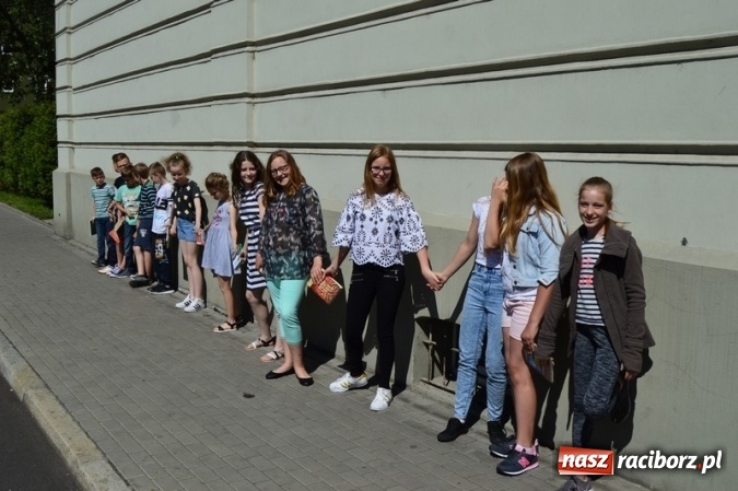 Zdjęcie w galerii na portalu naszraciborz.pl: Szkoła Podstawowa nr 4 i Gimnazjum nr 1 razem na rzecz czytelnictwa  wiadomości z regionu