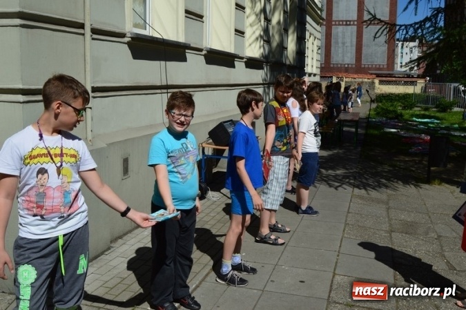 Zdjęcie w galerii na portalu naszraciborz.pl: Szkoła Podstawowa nr 4 i Gimnazjum nr 1 razem na rzecz czytelnictwa  wiadomości z regionu