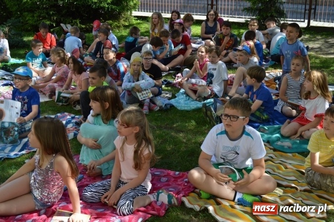 Zdjęcie w galerii na portalu naszraciborz.pl: Szkoła Podstawowa nr 4 i Gimnazjum nr 1 razem na rzecz czytelnictwa  wiadomości z regionu