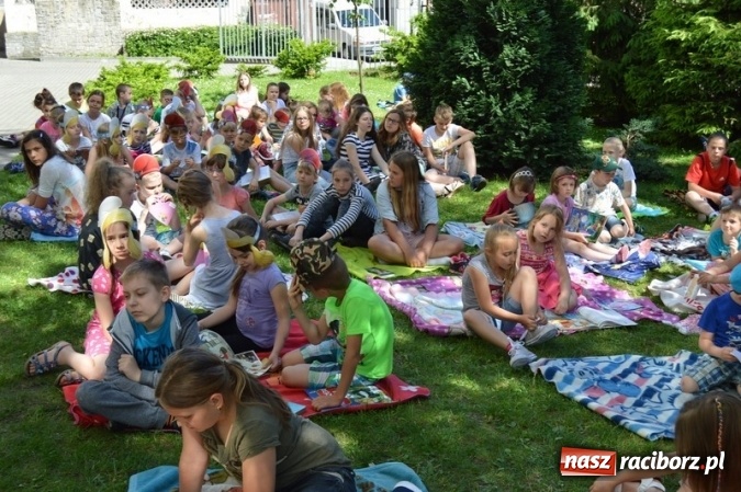 Zdjęcie w galerii na portalu naszraciborz.pl: Szkoła Podstawowa nr 4 i Gimnazjum nr 1 razem na rzecz czytelnictwa  wiadomości z regionu