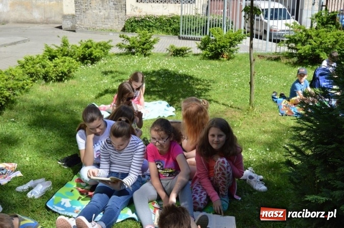 Zdjęcie w galerii na portalu naszraciborz.pl: Szkoła Podstawowa nr 4 i Gimnazjum nr 1 razem na rzecz czytelnictwa  wiadomości z regionu