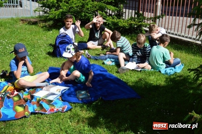 Zdjęcie w galerii na portalu naszraciborz.pl: Szkoła Podstawowa nr 4 i Gimnazjum nr 1 razem na rzecz czytelnictwa  wiadomości z regionu