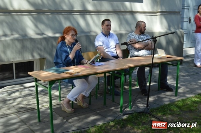 Zdjęcie w galerii na portalu naszraciborz.pl: Szkoła Podstawowa nr 4 i Gimnazjum nr 1 razem na rzecz czytelnictwa  wiadomości z regionu