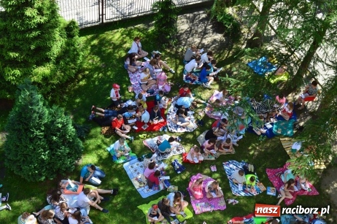 Zdjęcie w galerii na portalu naszraciborz.pl: Szkoła Podstawowa nr 4 i Gimnazjum nr 1 razem na rzecz czytelnictwa  wiadomości z regionu