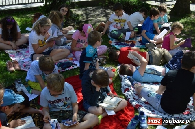 Zdjęcie w galerii na portalu naszraciborz.pl: Szkoła Podstawowa nr 4 i Gimnazjum nr 1 razem na rzecz czytelnictwa  wiadomości z regionu
