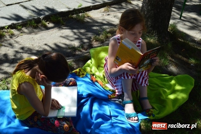 Zdjęcie w galerii na portalu naszraciborz.pl: Szkoła Podstawowa nr 4 i Gimnazjum nr 1 razem na rzecz czytelnictwa  wiadomości z regionu
