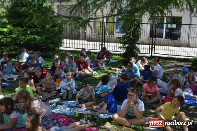 Zdjęcie w galerii na portalu naszraciborz.pl: Szkoła Podstawowa nr 4 i Gimnazjum nr 1 razem na rzecz czytelnictwa  wiadomości z regionu