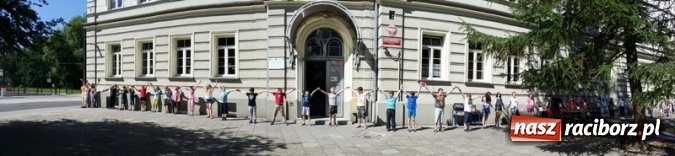 Zdjęcie w galerii na portalu naszraciborz.pl: Szkoła Podstawowa nr 4 i Gimnazjum nr 1 razem na rzecz czytelnictwa  wiadomości z regionu