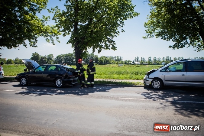 Zdjęcie w galerii na portalu naszraciborz.pl: Zderzenie seata i saaba na Opawskiej  wiadomości z regionu