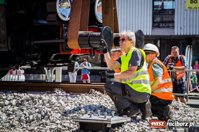 Zdjęcie w galerii na portalu naszraciborz.pl: Operacja Halinka - fotoreportaż z poprawiania torowiska wiadomości z regionu