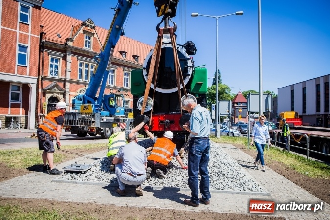 Zdjęcie w galerii na portalu naszraciborz.pl: Operacja Halinka - fotoreportaż z poprawiania torowiska wiadomości z regionu