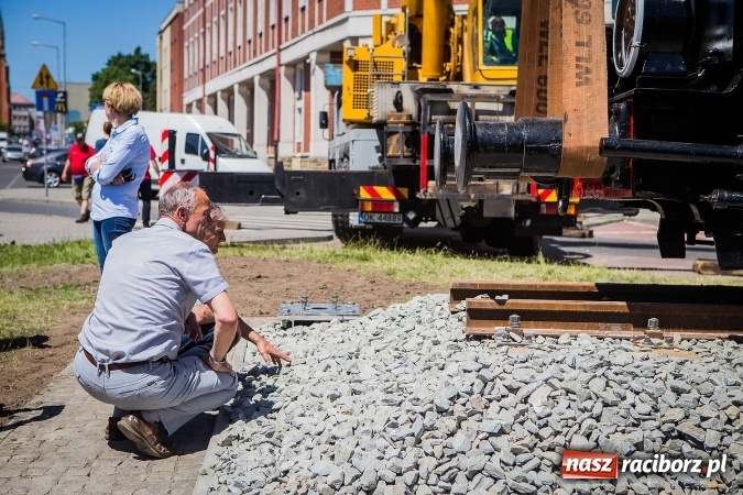 Zdjęcie w galerii na portalu naszraciborz.pl: Operacja Halinka - fotoreportaż z poprawiania torowiska wiadomości z regionu