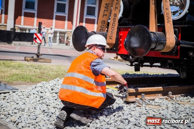 Zdjęcie w galerii na portalu naszraciborz.pl: Operacja Halinka - fotoreportaż z poprawiania torowiska wiadomości z regionu