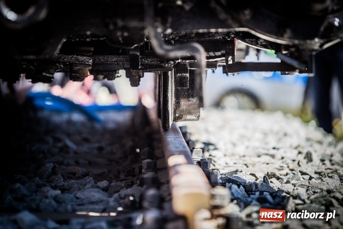 Zdjęcie w galerii na portalu naszraciborz.pl: Operacja Halinka - fotoreportaż z poprawiania torowiska wiadomości z regionu