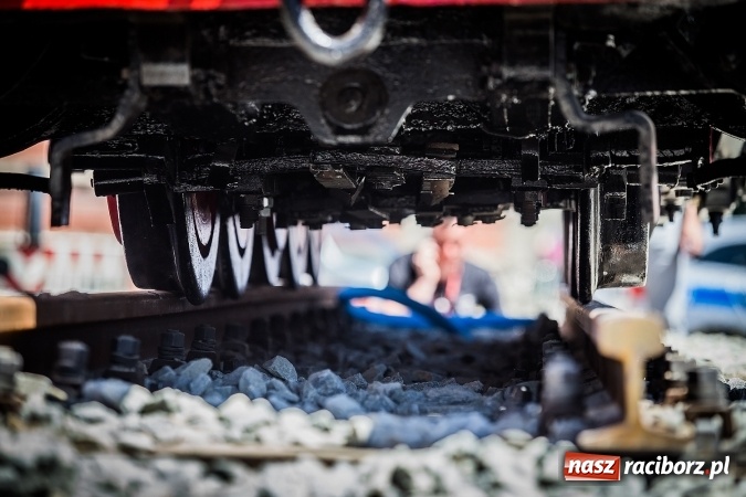 Zdjęcie w galerii na portalu naszraciborz.pl: Operacja Halinka - fotoreportaż z poprawiania torowiska wiadomości z regionu