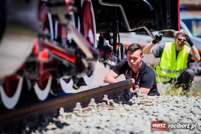 Zdjęcie w galerii na portalu naszraciborz.pl: Operacja Halinka - fotoreportaż z poprawiania torowiska wiadomości z regionu