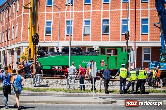 Zdjęcie w galerii na portalu naszraciborz.pl: Operacja Halinka - fotoreportaż z poprawiania torowiska wiadomości z regionu