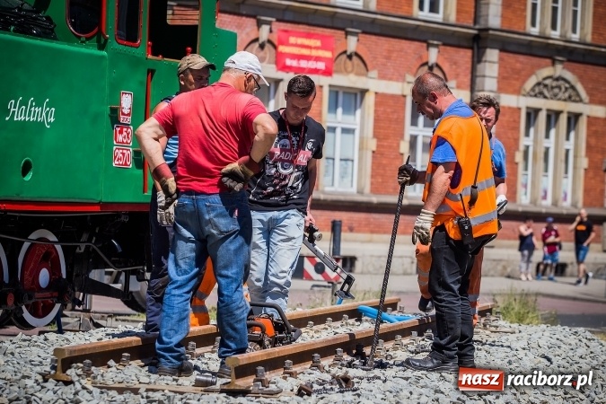 Zdjęcie w galerii na portalu naszraciborz.pl: Operacja Halinka - fotoreportaż z poprawiania torowiska wiadomości z regionu