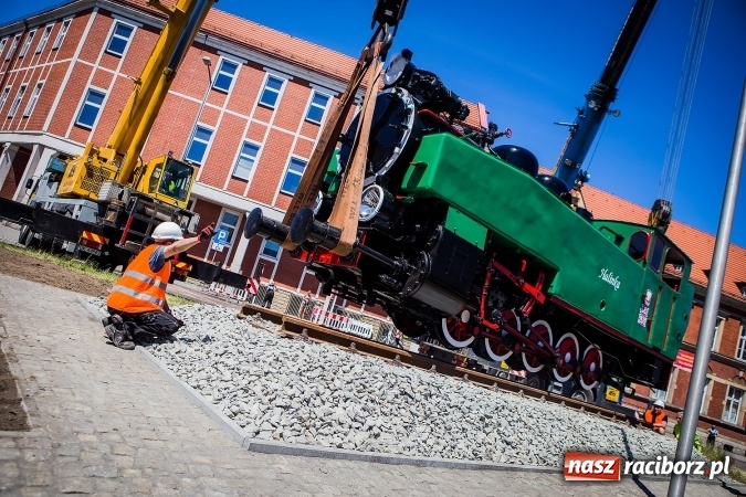 Zdjęcie w galerii na portalu naszraciborz.pl: Operacja Halinka - fotoreportaż z poprawiania torowiska wiadomości z regionu