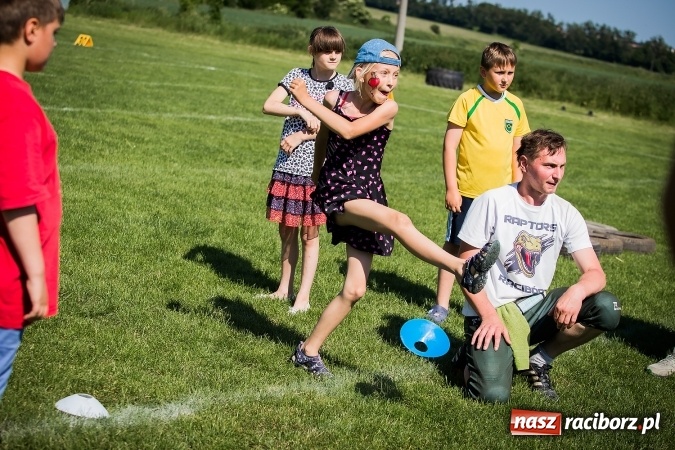 Zdjęcie w galerii na portalu naszraciborz.pl: Dzień Dziecka z Raptors Racibórz w Samborowicach wiadomości z regionu