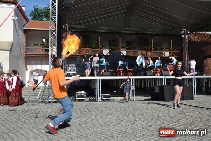 Zdjęcie w galerii na portalu naszraciborz.pl: IV Czym Nędza bogata! - rodzinny piknik na Zamku Piastowskim za nami  wiadomości z regionu